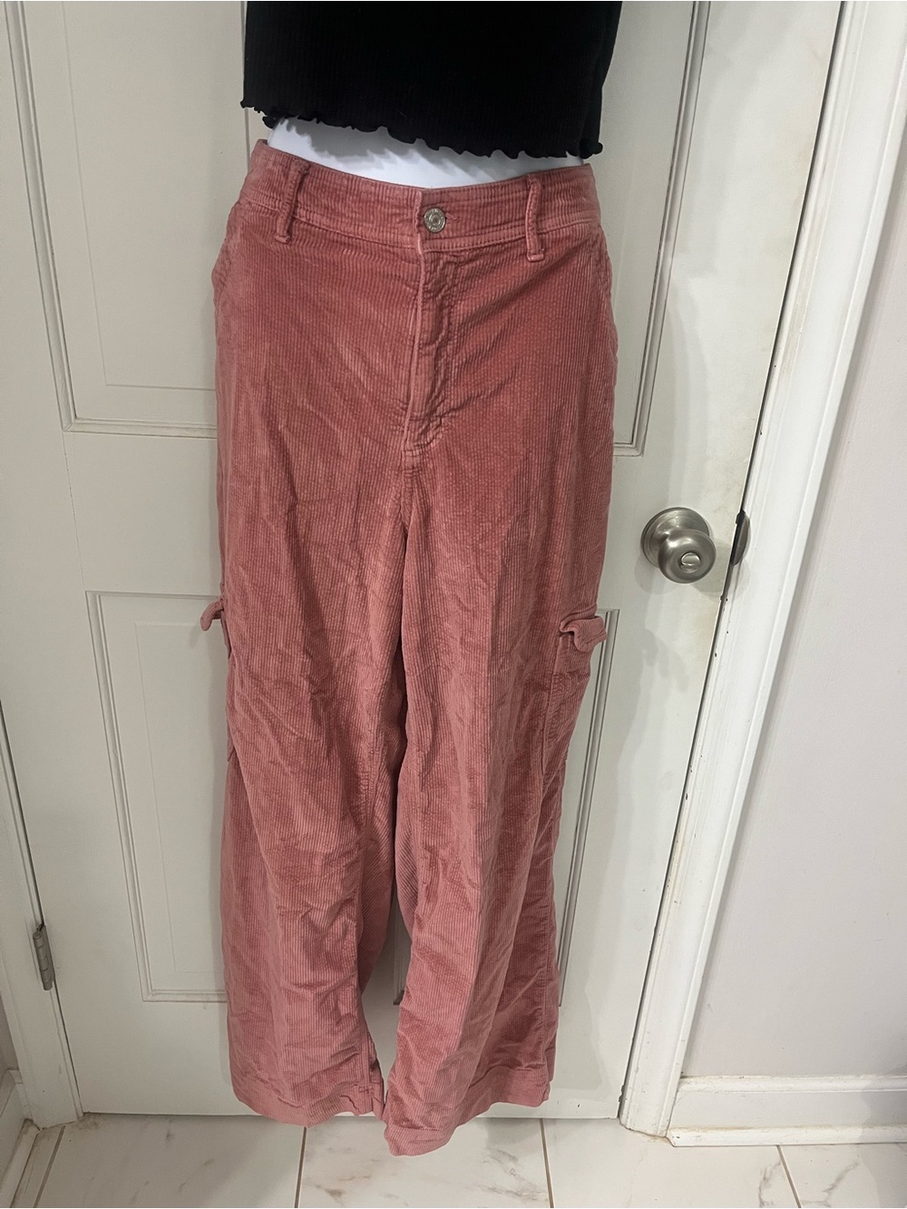American Eagle Wide Leg Corduroy Cargo Pants in Dusty Rose